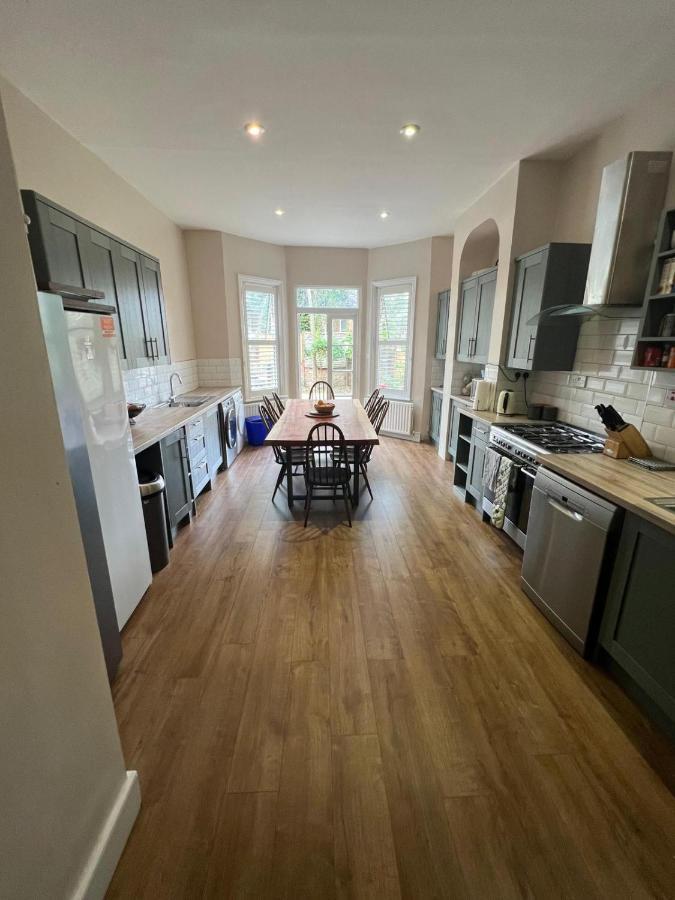 Grand Tulse Hill Villa London Exterior photo
